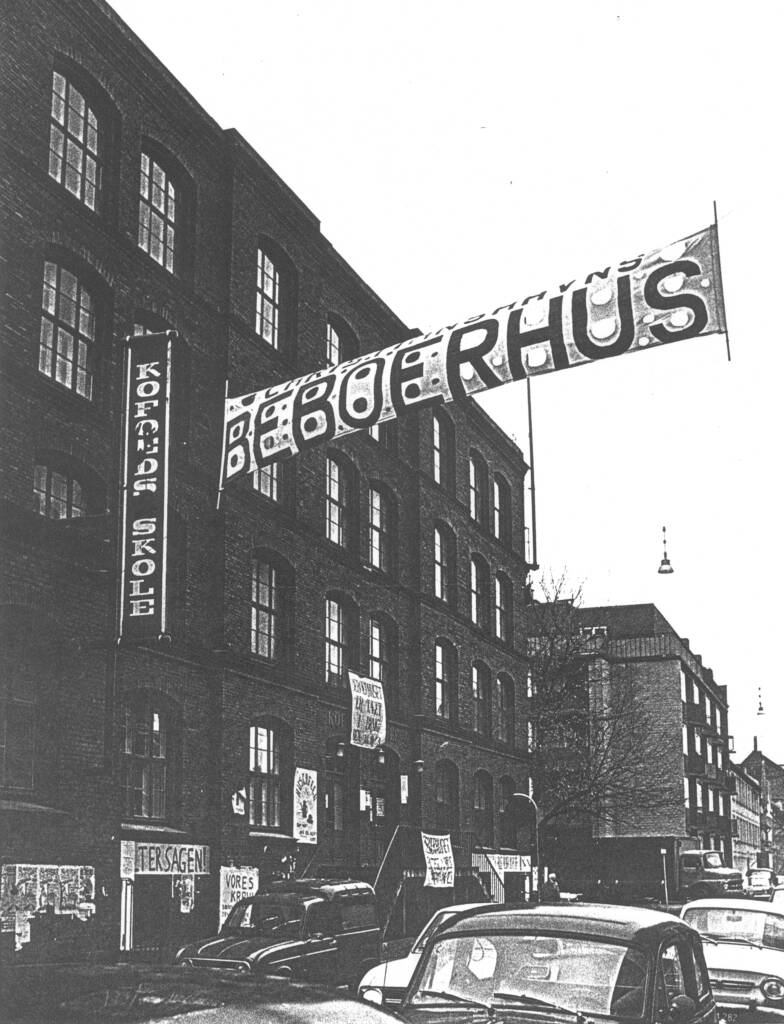 021_Dgade_kofoedsskole_udefra_bannere_sh_original