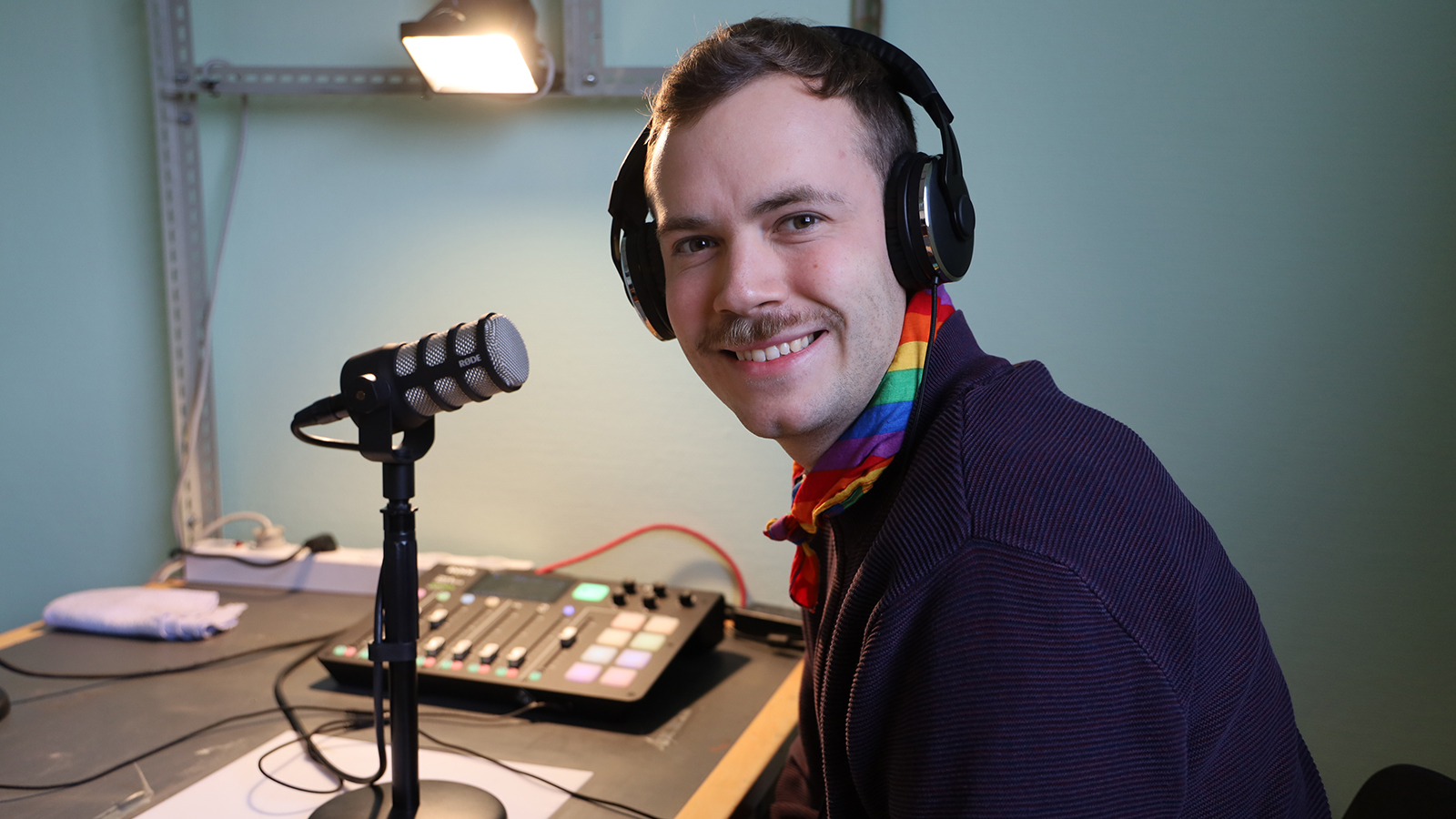 Ung mand i podcast studie på Kofoeds Skole